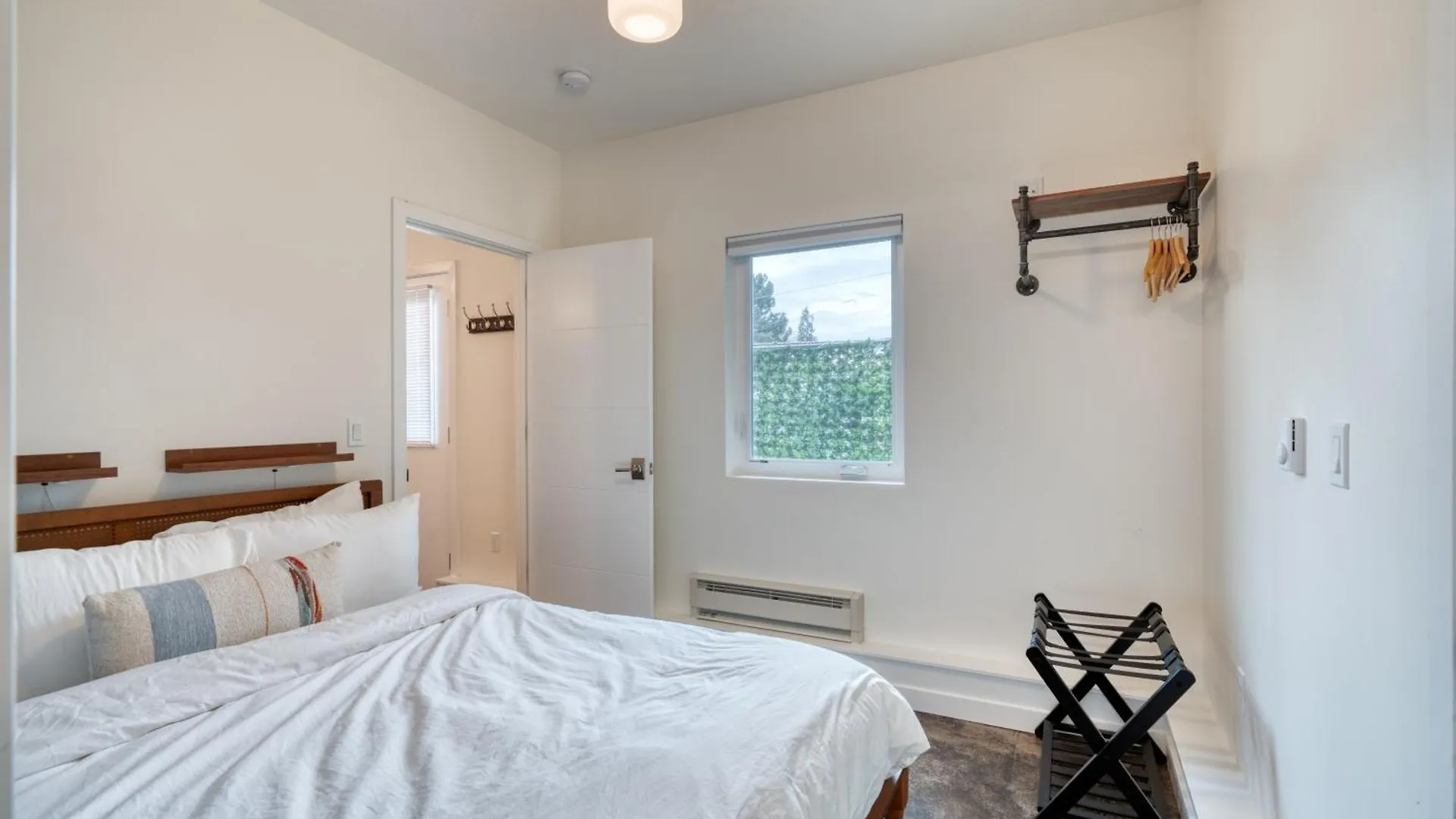 Stay Portland - The Division Street Funk Flat - 94 Walkscore