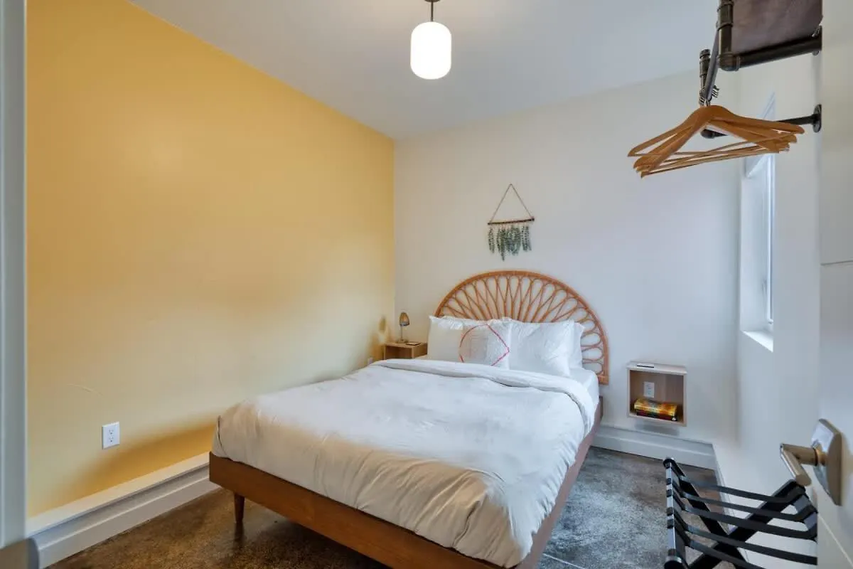 Stay Portland - The Division Street Funk Flat - 94 Walkscore