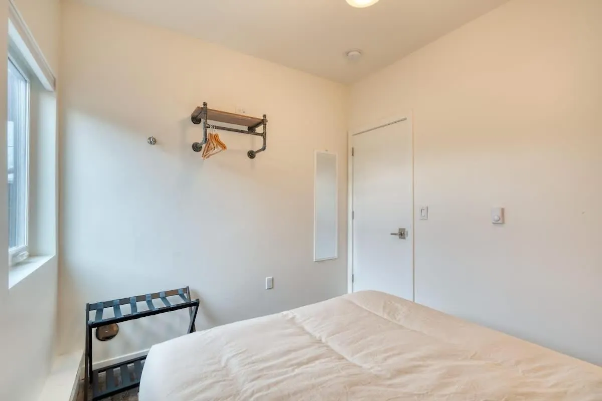 Stay Portland - The Division Street Funk Flat - 94 Walkscore 0*,